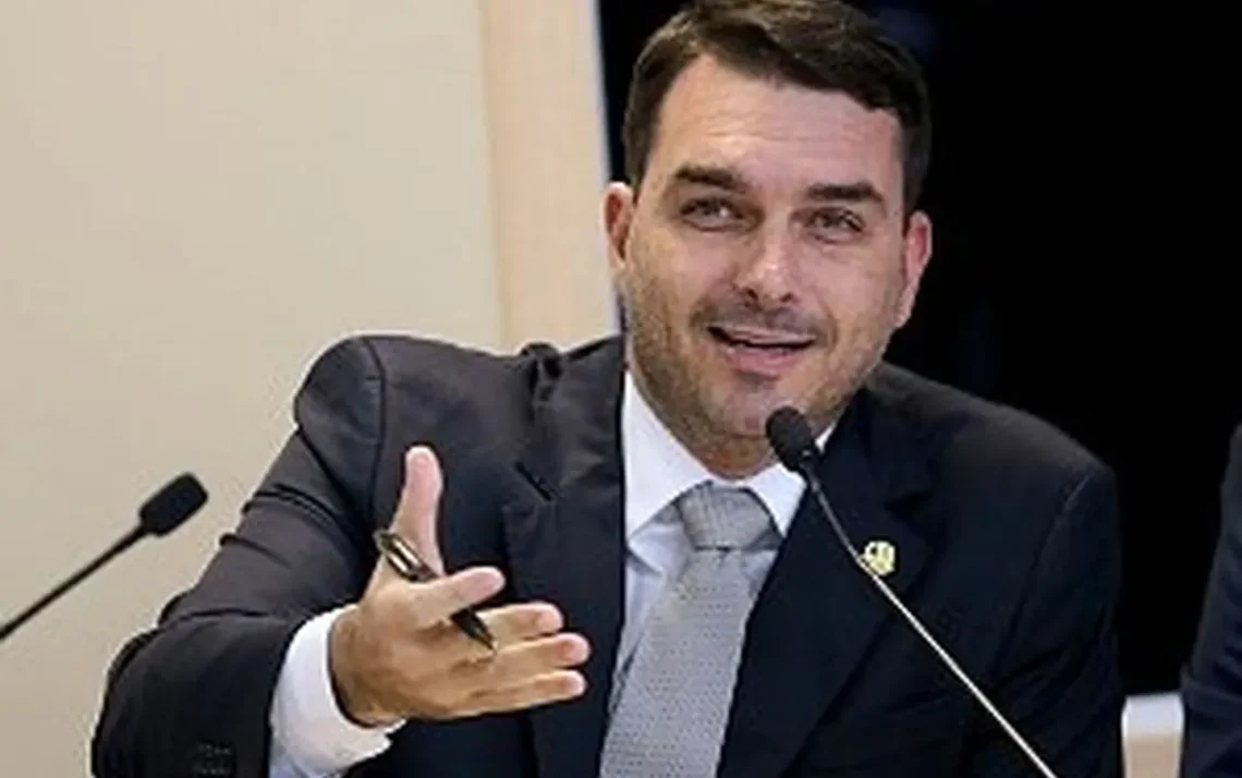 senador, filho do ex-presidente Jair Bolsonaro