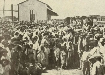 campos de extermínio, locais de concentração, campos de reunião;