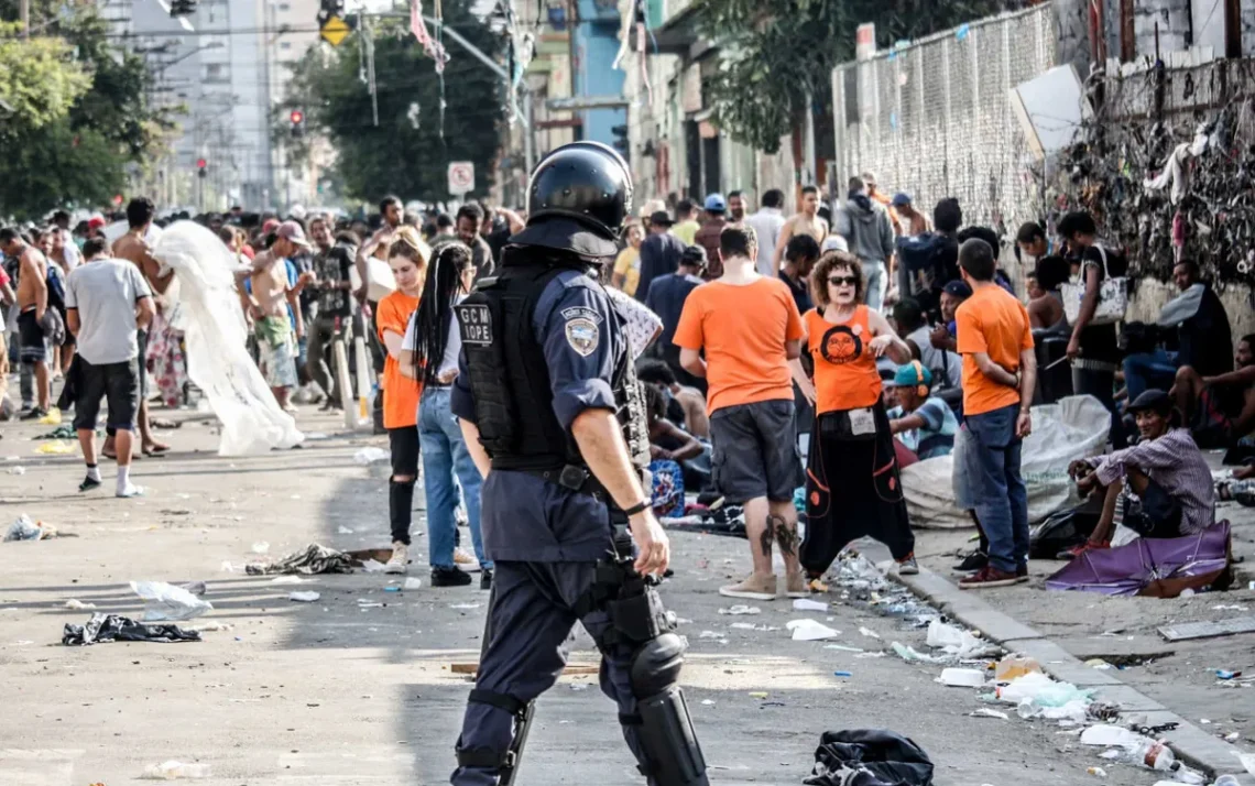 usuários de substâncias ilícitas, ponto onde funcionou, por décadas, dependentes químicos;